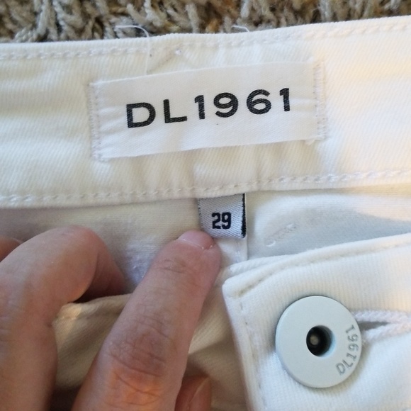 DL1961 White 'Amanda' Skinny Jeans - Picture 3 of 4
